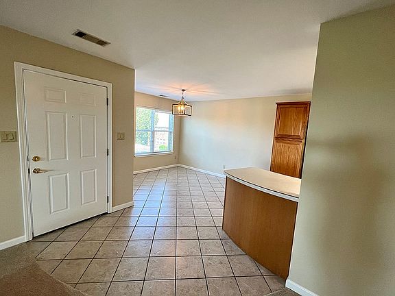 Entry, bar & breakfast nook