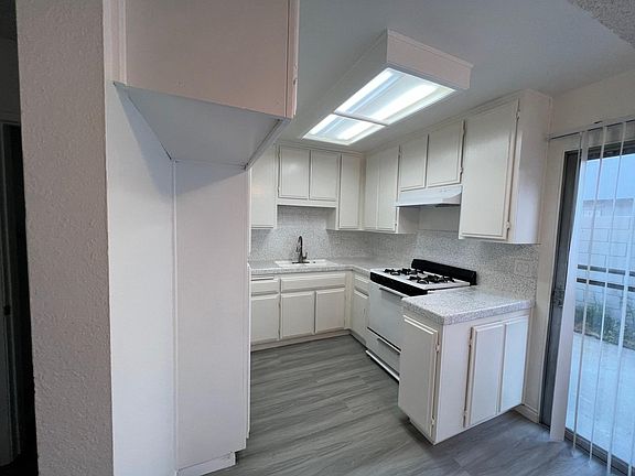 2nd image of 1831 E Grovecenter St