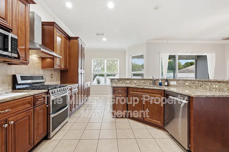 4 bed, 2.0 bath, 2168 sqft, $2,300 — Photo 4