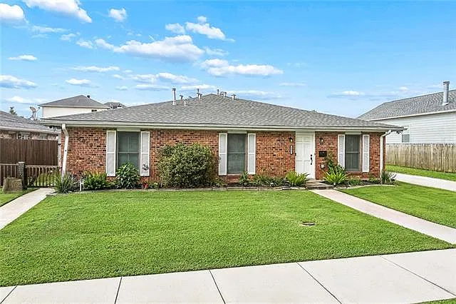 3 bed, 2.0 bath, 1222 sqft, $2,000 — Photo 1