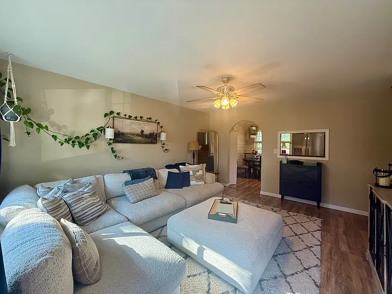 1335 Greenleaf Rd — Photo 4