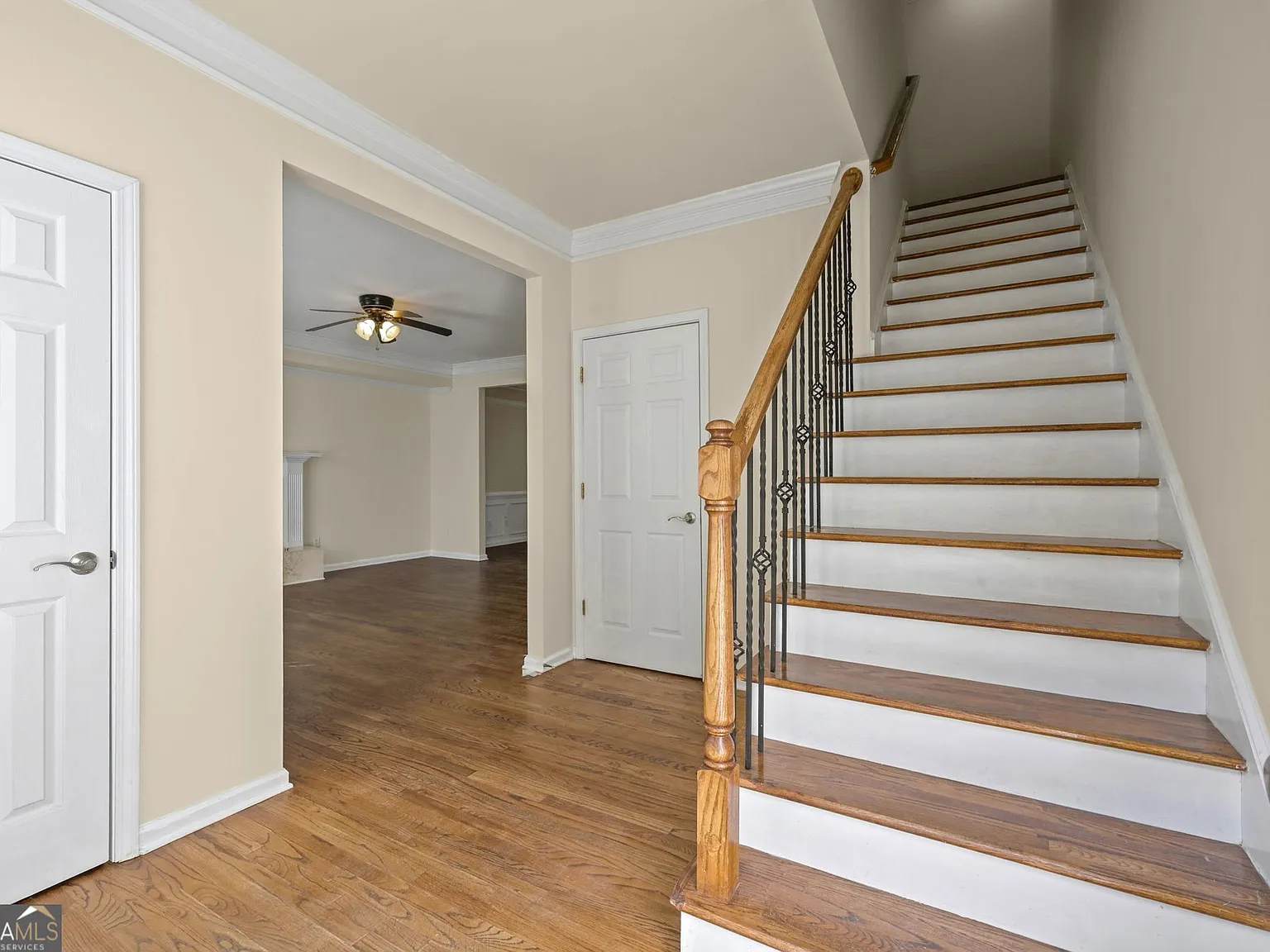 3 bed, 2.5 bath, 2200 sqft, $2,450 — Photo 2