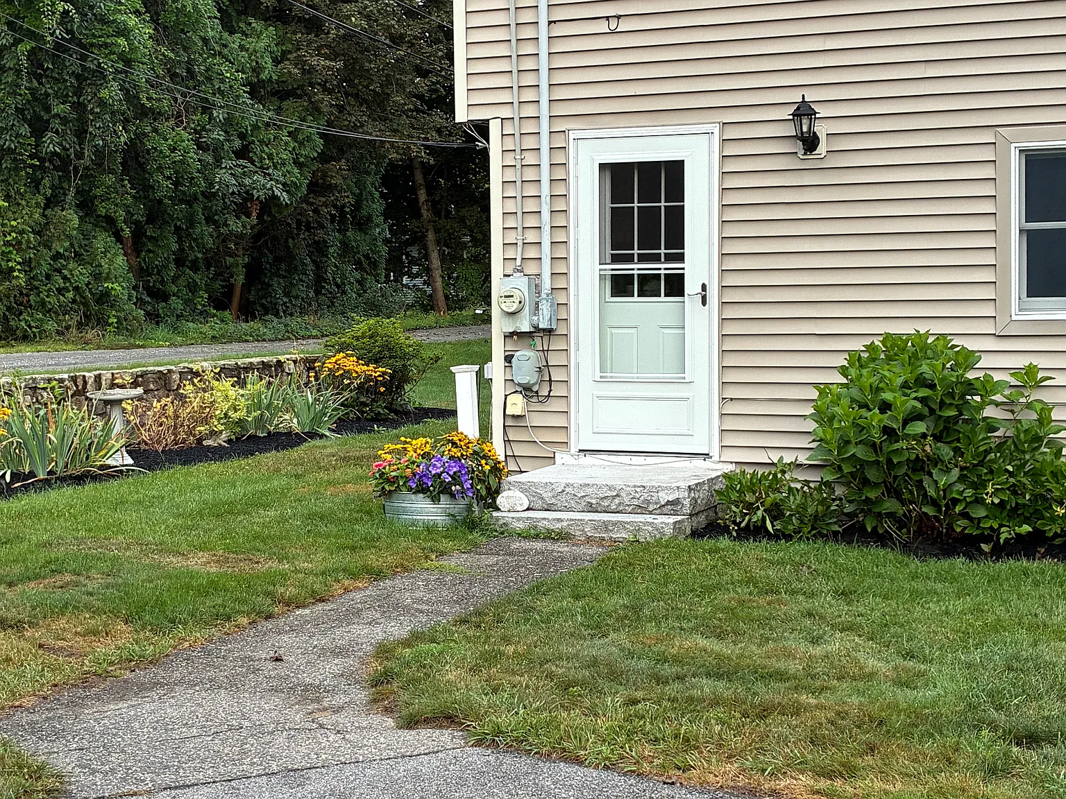 3 bed, 1.5 bath, 1344 sqft, $2,500 — Photo 1