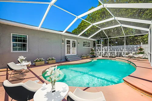 2419 W Carmen St Photo 1