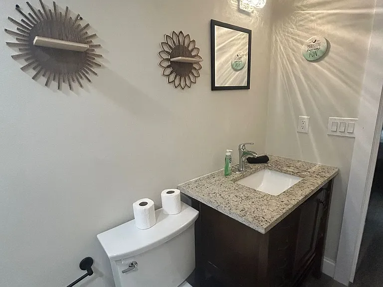 3103 Saxon Dr — Photo 25
