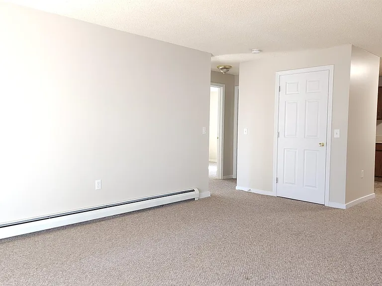 11 Saint James Pl — Photo 3