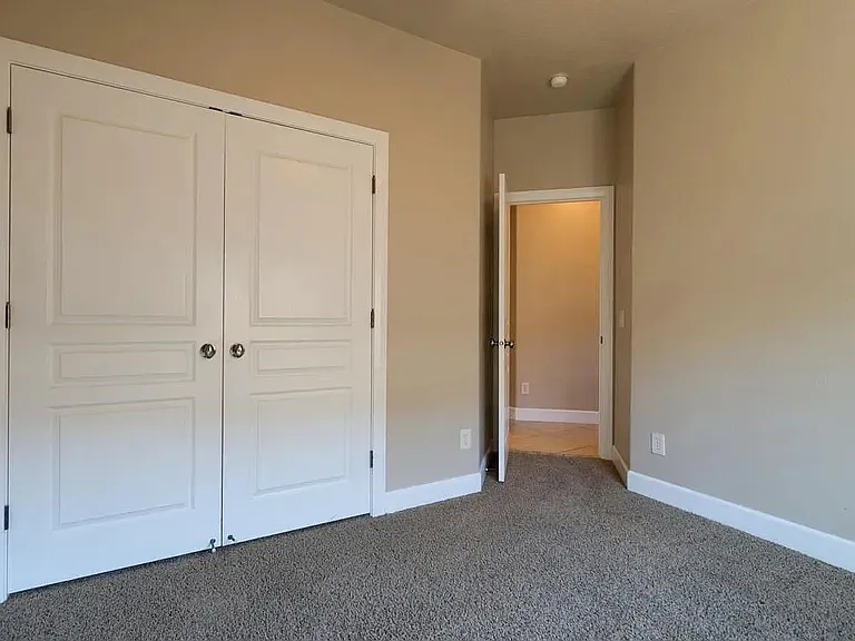205 N 2940 E — Photo 5