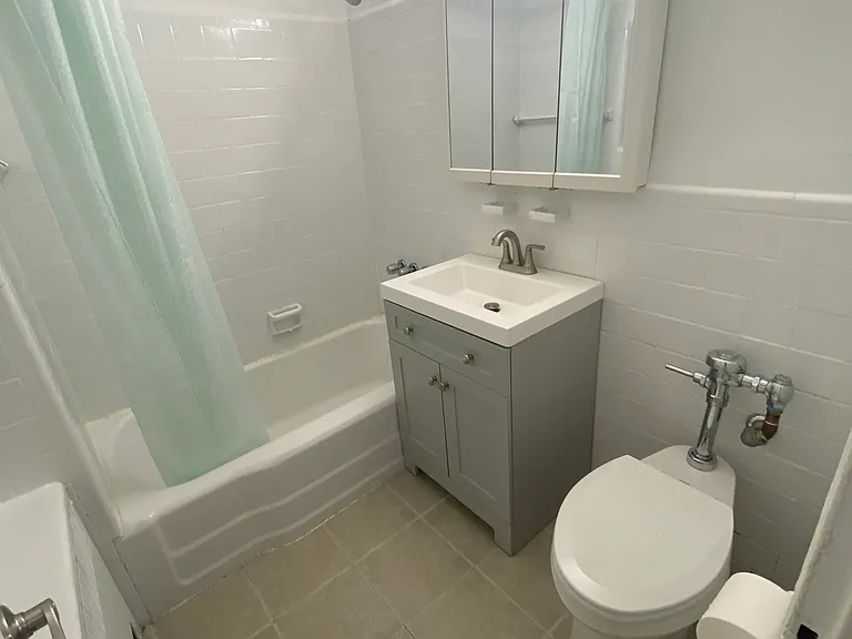 E Curtis St — Photo 10