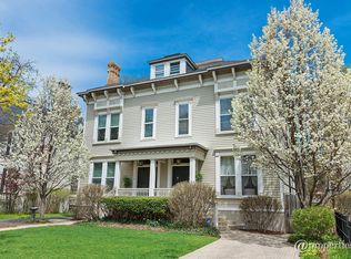 307 Davis St, Evanston, IL 60201