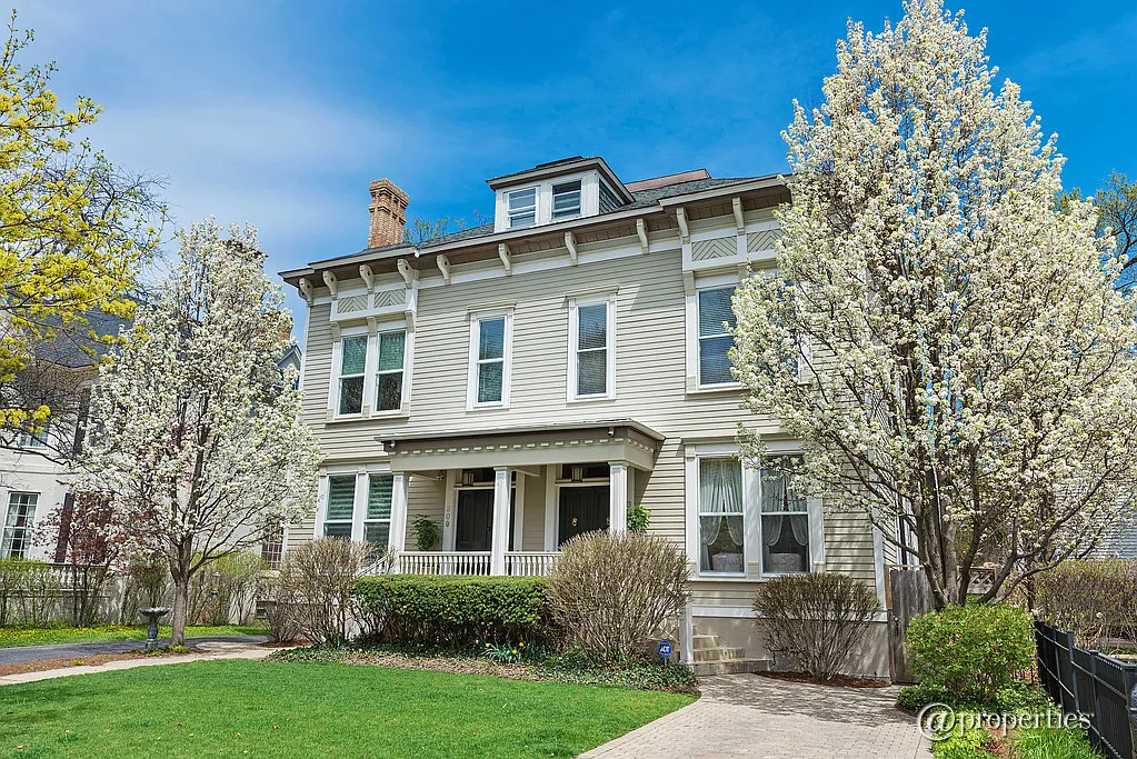 307 Davis St photo 1