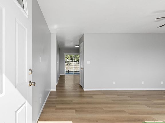 5th image of 730 W Dawes Ave