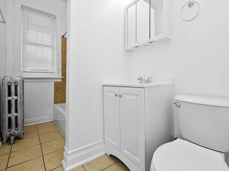 7556-58 S. Calumet Ave. / 320-28 E 76th St. — Photo 9