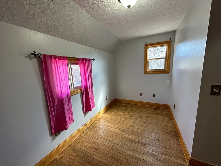910 Union Ave SE — Photo 10