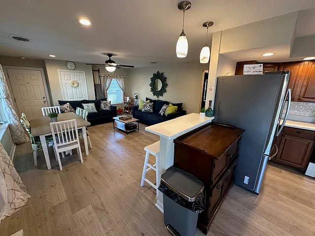 3 bed, 1400 sqft, $3,095 — Photo 3