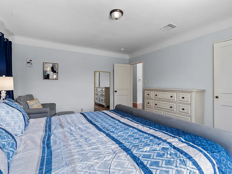 10229 S Van Ness Ave — Photo 9