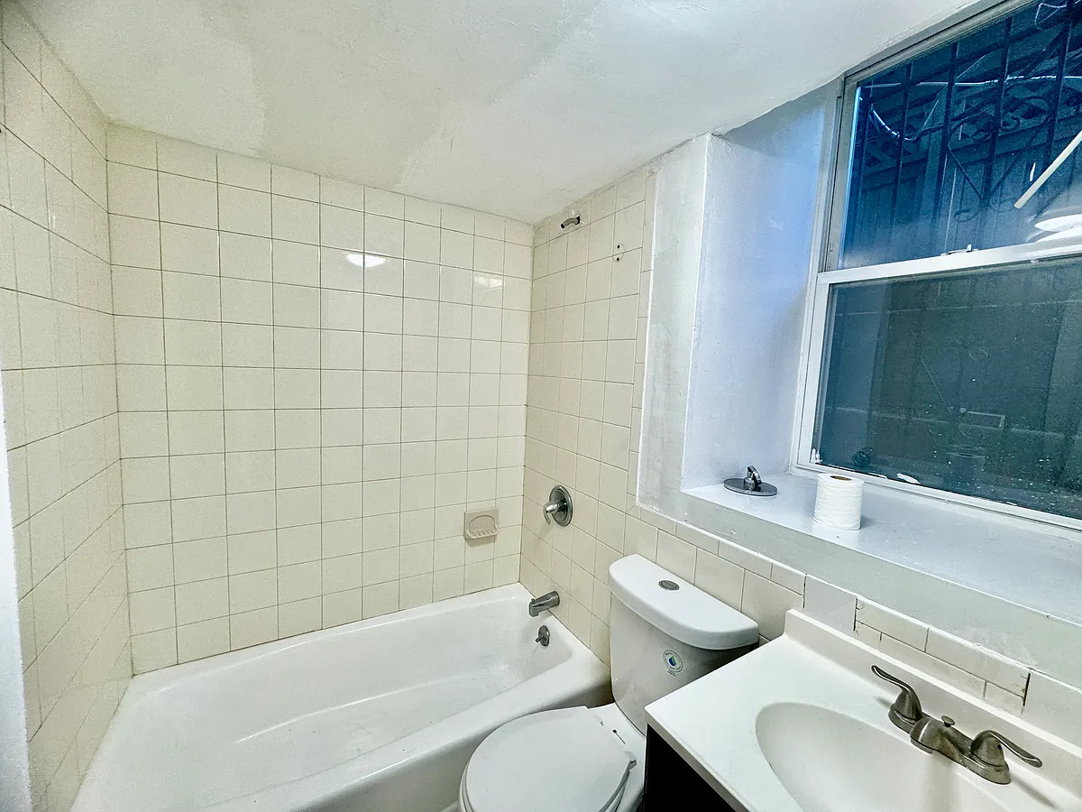 Building Photo - 16 Cottage St #B2