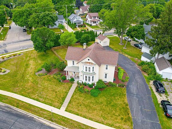 3rd image of 332 Riverside DRIVE