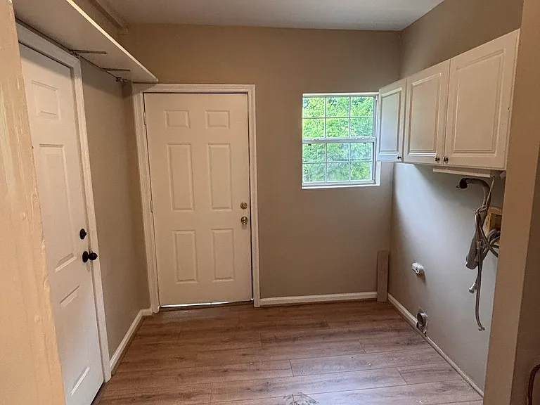 1401 Cresthill Rd — Photo 11