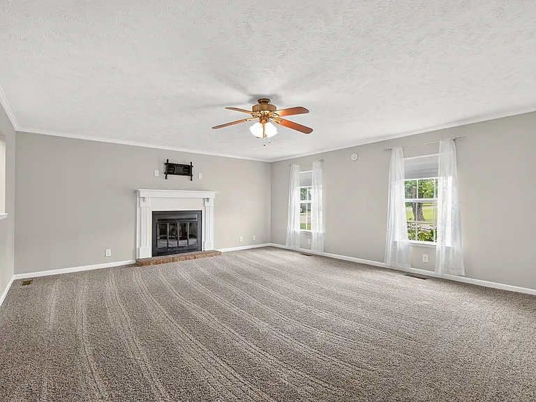 2504 Angelyn Dr — Photo 10