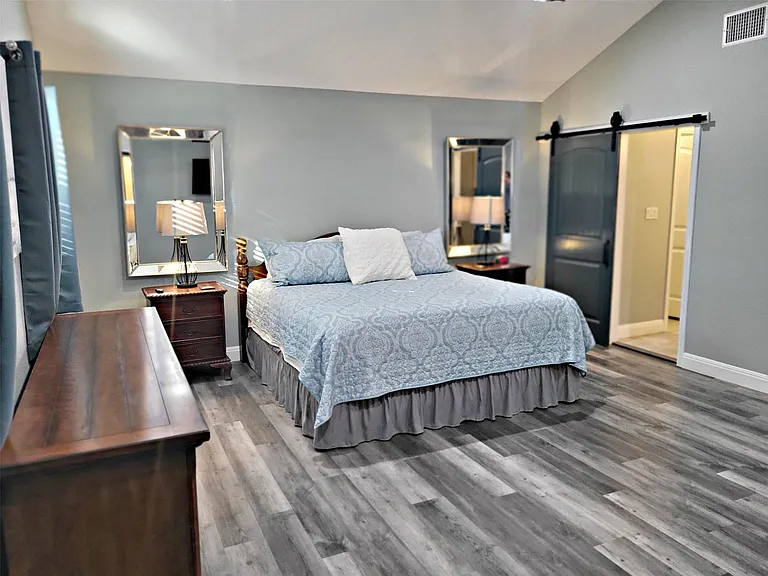 1526 Lakeside Dr W — Photo 17