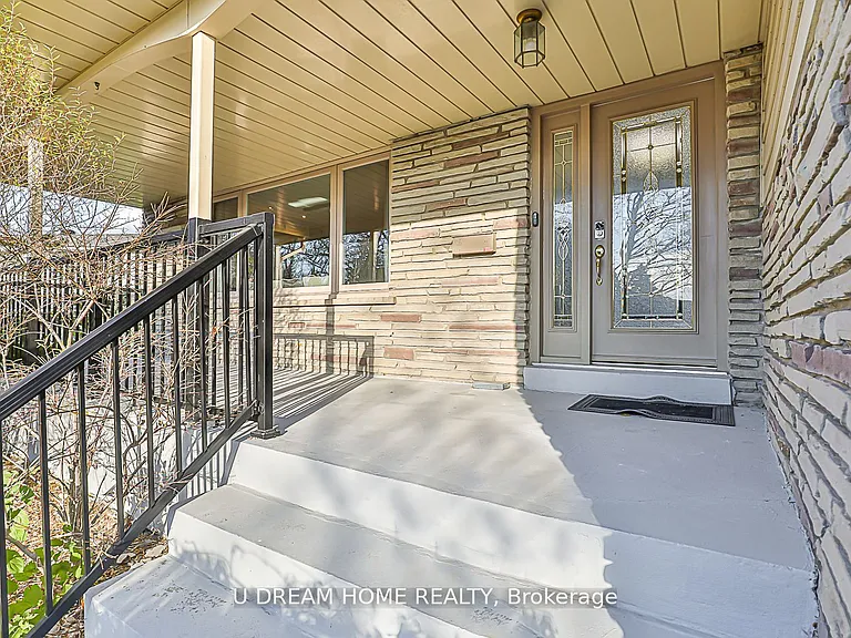 31 Shawfield Cres — Photo 3