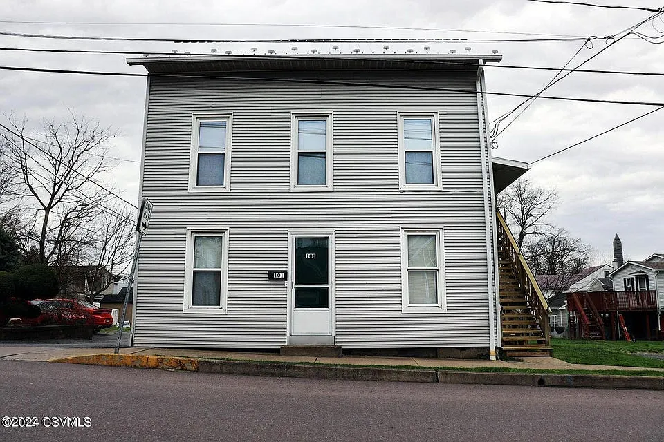 328 Center St #101