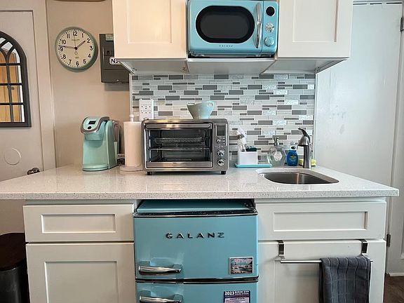 4th image of 807 8th St #409