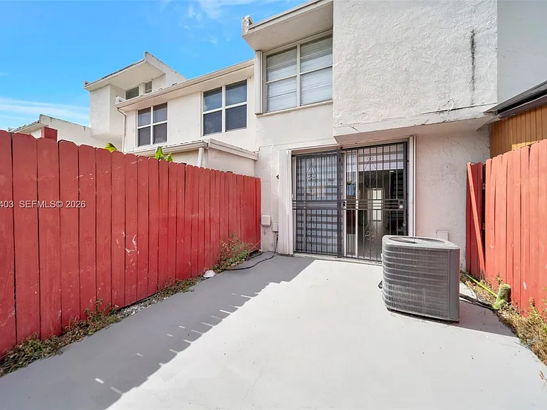 1083 W 38th St #23-8 — Photo 31