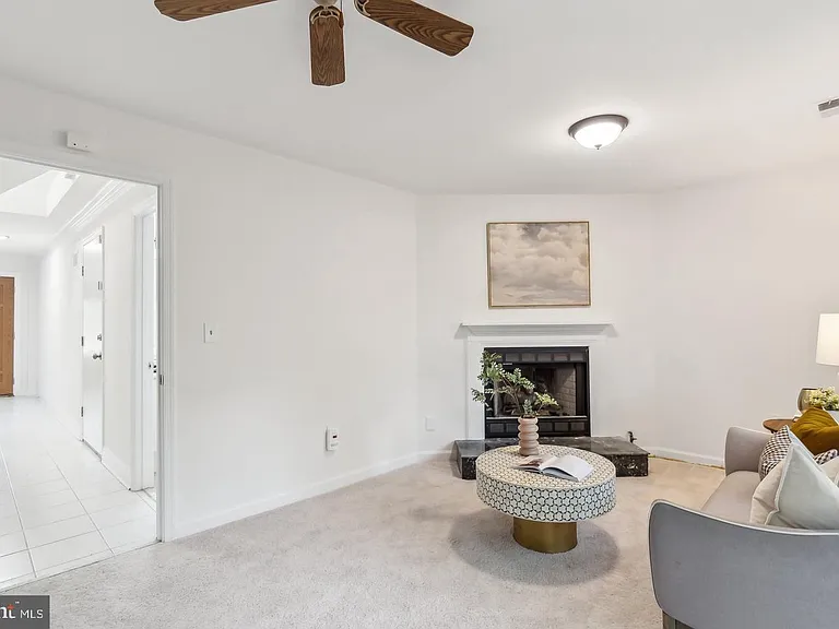 695 W Glebe Rd — Photo 7