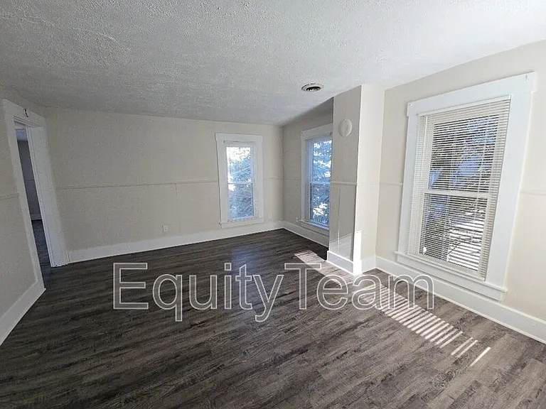 128 N River St #B — Photo 9