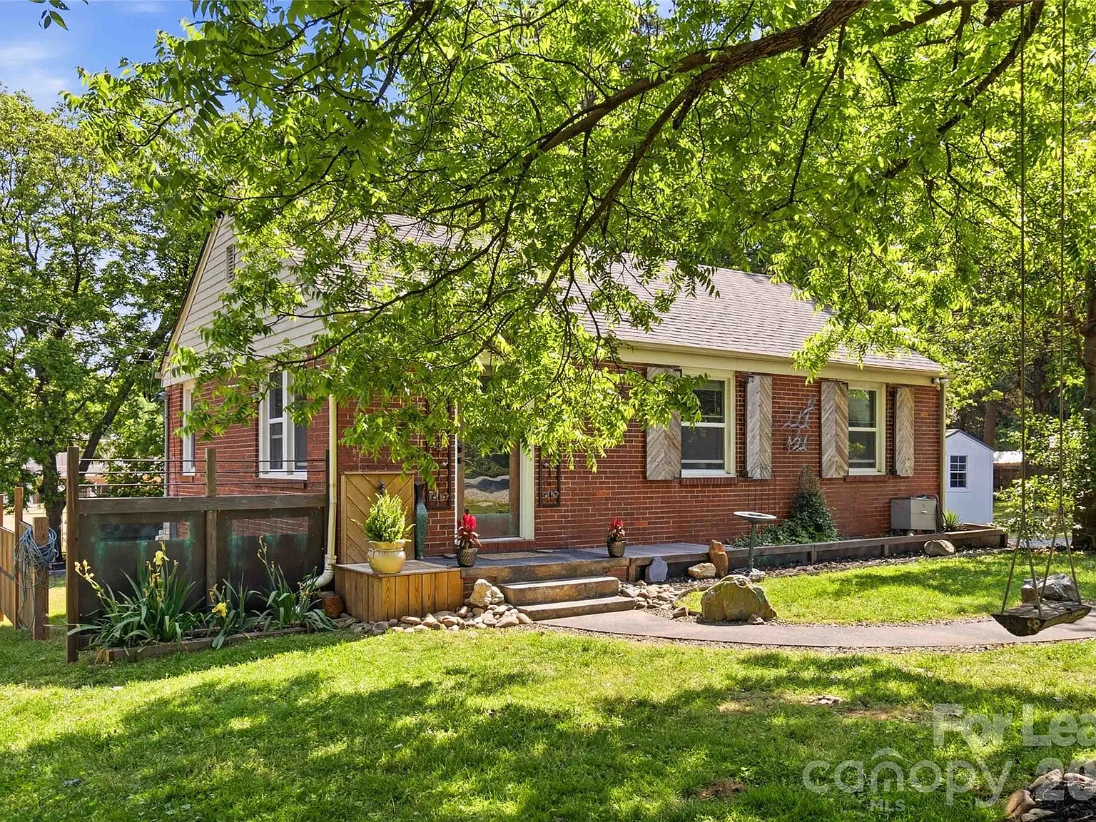 2 bed, 2.0 bath, 900 sqft, $1,800 — Photo 2