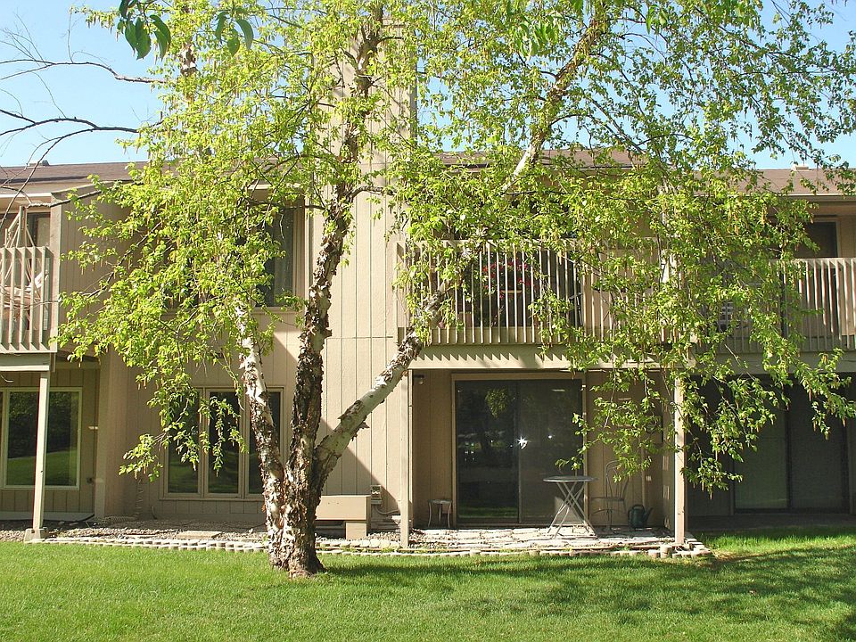 Updated Townhome with style