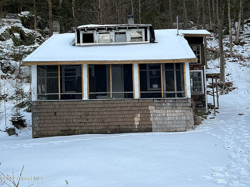 5th image of 19 E rock Avenue