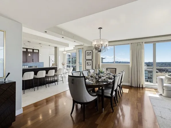 939 Homer St #3402, Vancouver, BC V6B 2W6