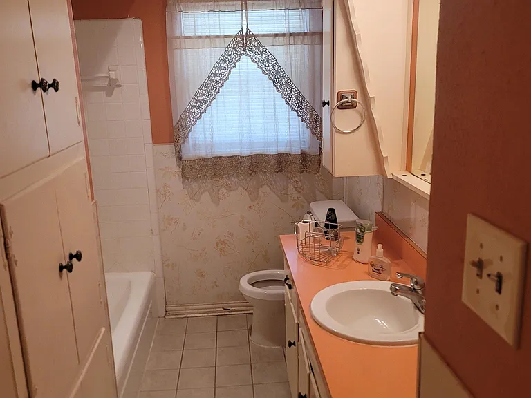 1621 Finley Rd — Photo 8