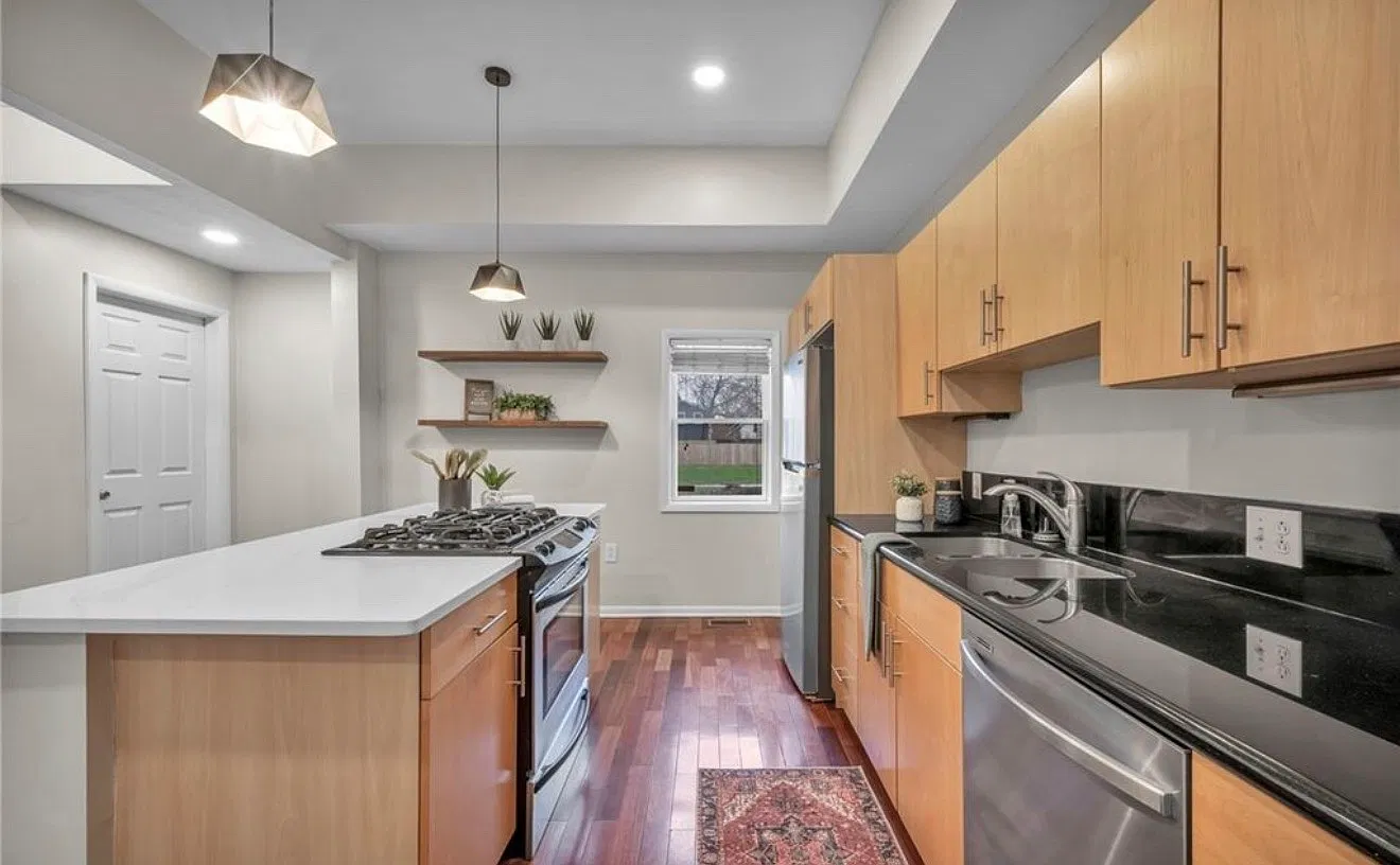 2 bed, 1180 sqft, $2,450 — Photo 4
