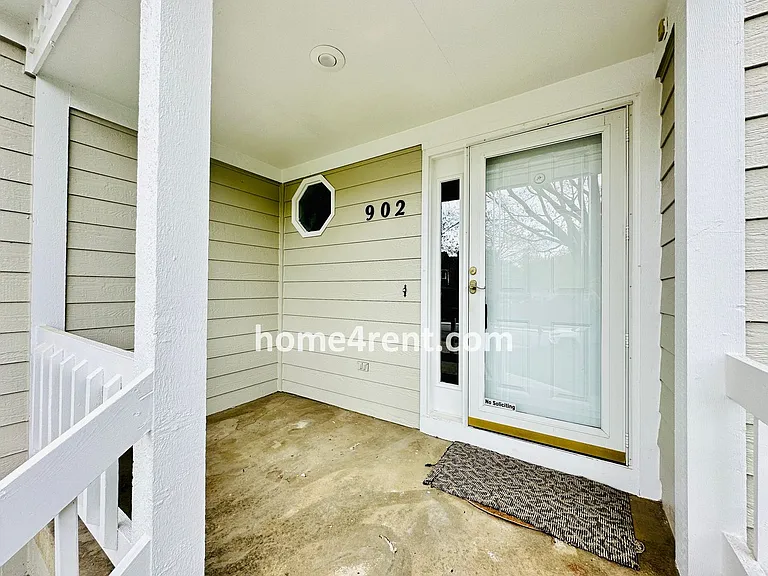 902 Sherman Pkwy — Photo 3