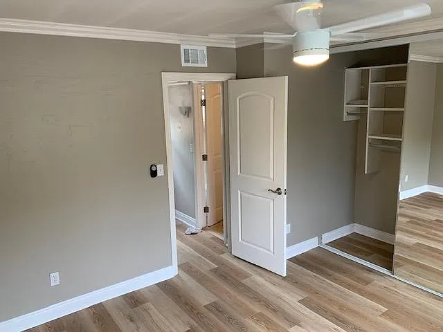 324 Kolmar St — Photo 4