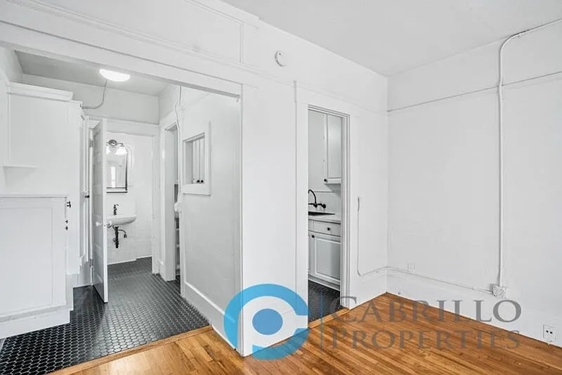 Studio, 1.0 bath, 377 sqft, $1,650 — Photo 4