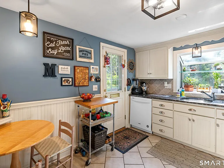 38 Barry Ln — Photo 16