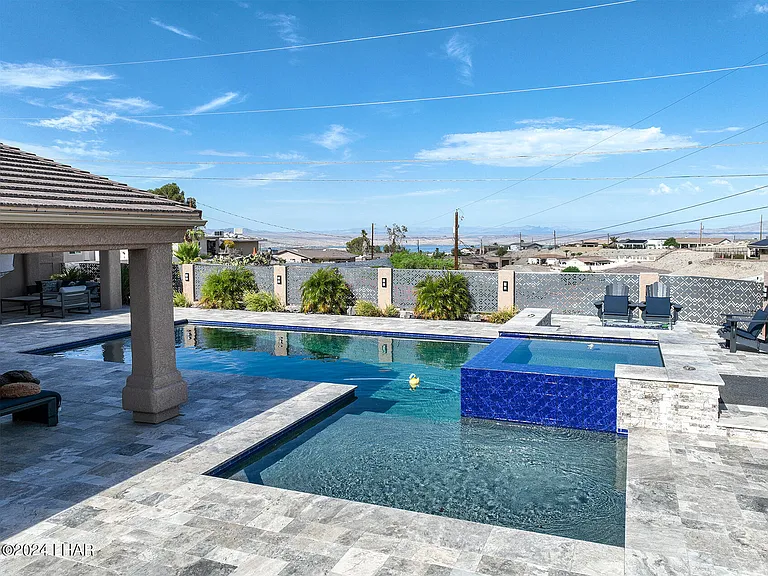 3761 Hiawatha Dr — Photo 2