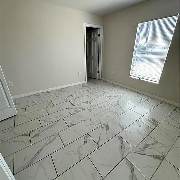 254 SW 3rd St — Photo 10