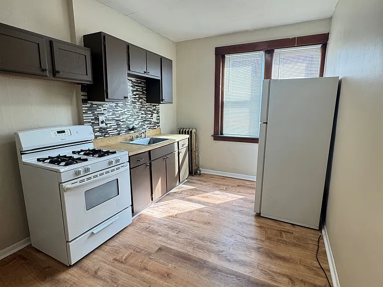 2701 S Park Ave — Photo 4