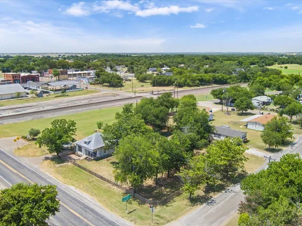 9142 5th St, Crawford, TX 76638