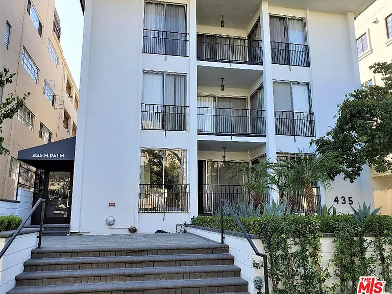 435 N Palm Dr #202 — Photo 1
