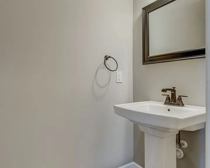 4516 Michigan Ave — Photo 16