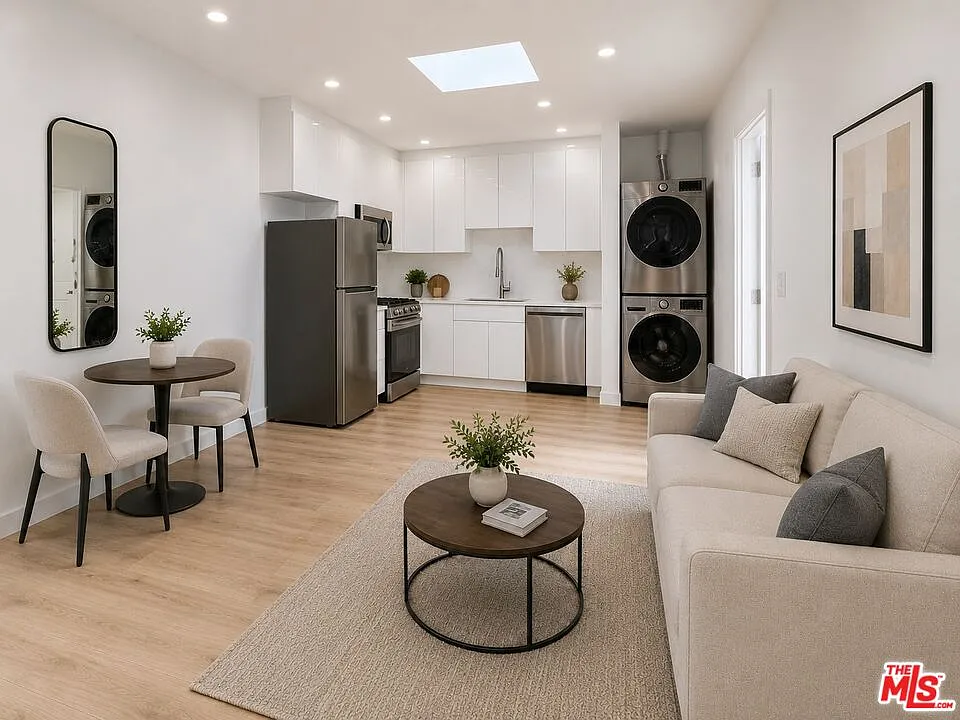 1 bed, 1.0 bath, 500 sqft, $1,900 — Photo 2