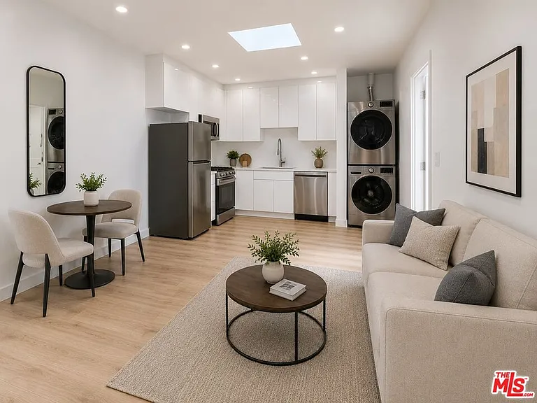 233 N Berendo St #5 — Photo 2
