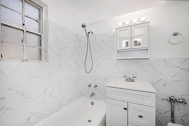 Rented by R New York