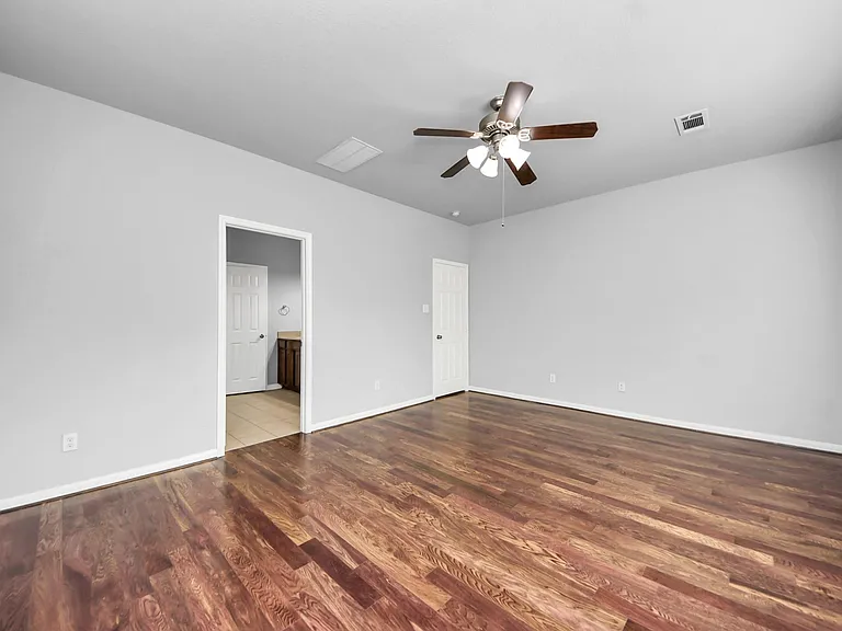 6306 Bain Dr — Photo 32